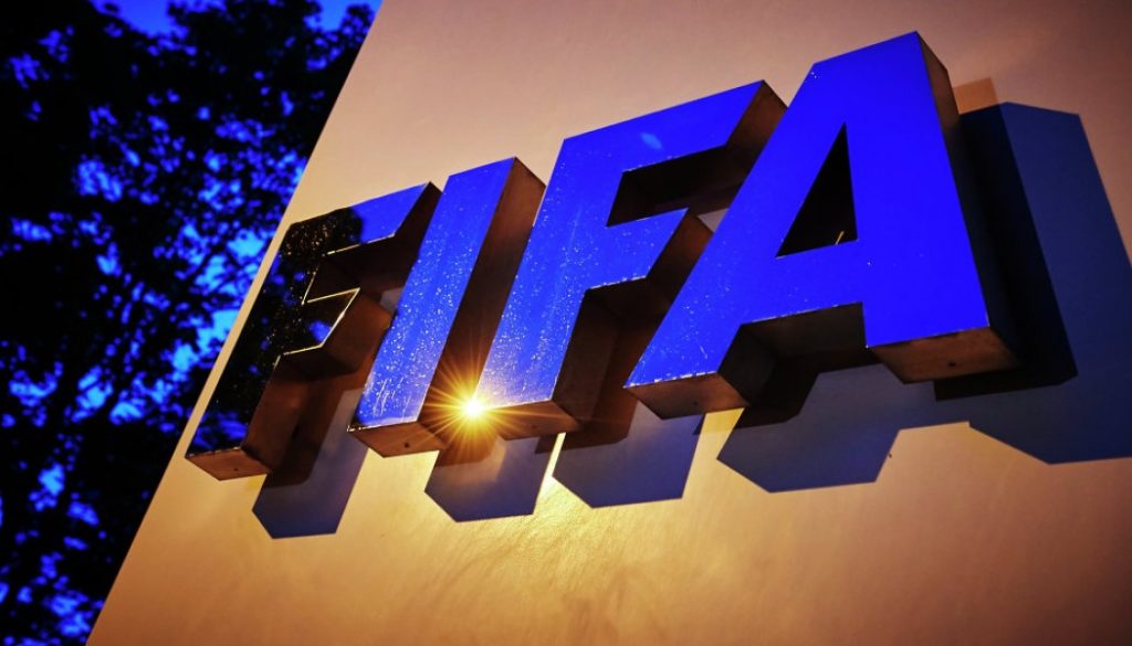 Απειλεί με αποκλεισμό η FIFA!