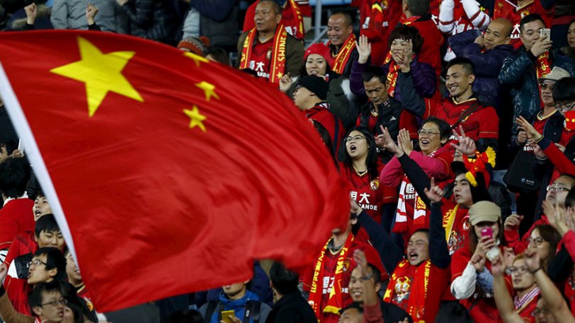 Κατακόκκινη και η Κίνα, σε ρυθμούς ντέρμπι! (pic)