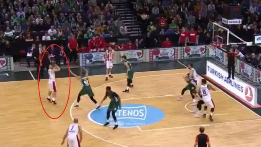 Το buzzer beater του Στρέλνιεκς στο ημίχρονο! (vid)