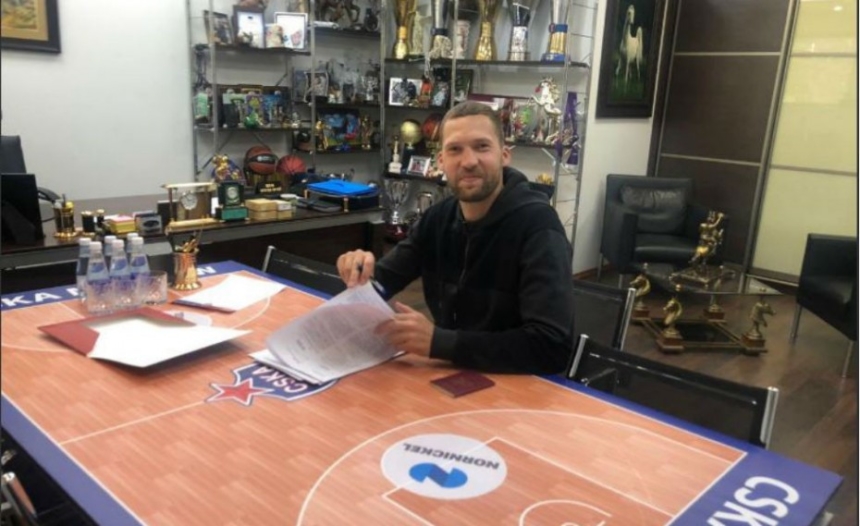 Υπέγραψε το συμβόλαιό του με την ΤΣΣΚΑ ο Στρέλνιεκς! (pic)