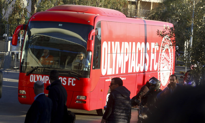 Έφτασε η αποστολή του Ολυμπιακού στο ΟΑΚΑ, παρών και ο Φορτούνης! (vid)