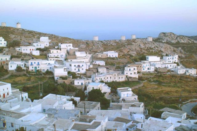 Το απέραντο γαλάζιο της Ελλάδας πόλος έλξης για ξένους τουρίστες – Ύμνοι από διεθνή ΜΜΕ