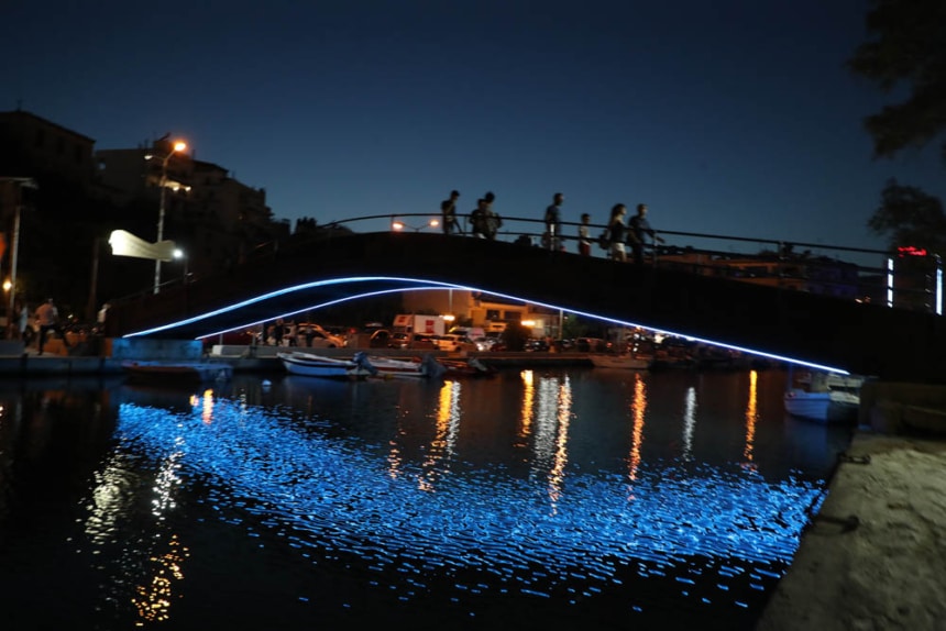 Τοποθέτηση φωτιστικών LED στα δύο γεφυράκια που βρίσκονται στην Ακτή Δηλαβέρη