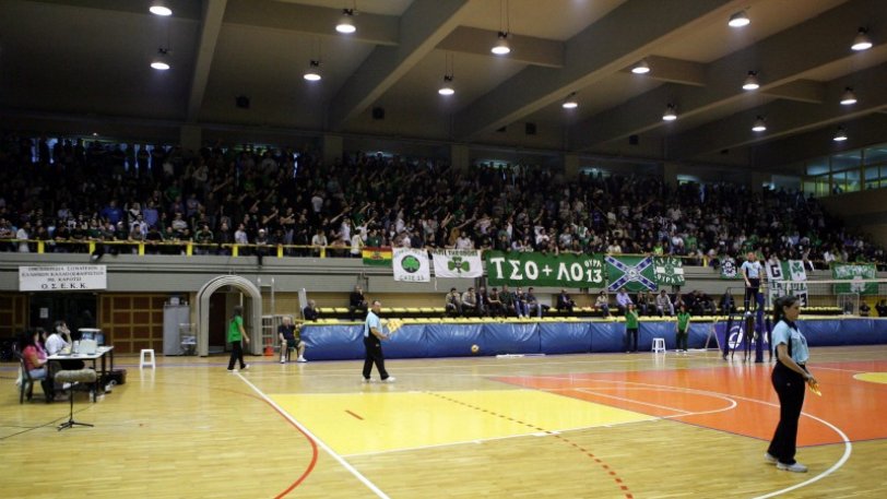 Προκλητικοί Οπαδοί του Παναθηναϊκού έξω από το ΜΕΤΣ, φώναζαν και