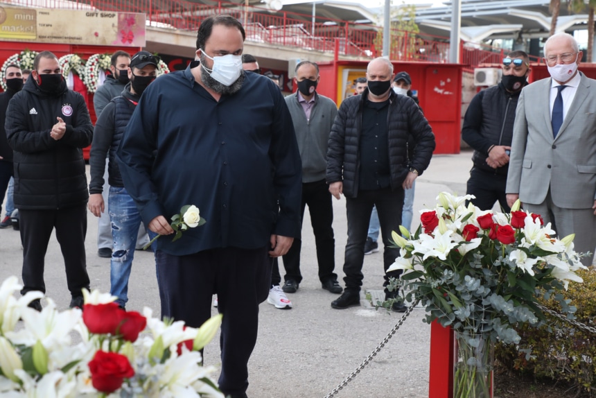 Απέτισε φόρο τιμής στα θύματα της Θύρας 7 ο Μαρινάκης!