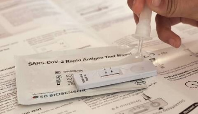 Τέλος τα υποχρεωτικά self-tests για τους εμβολιασμένους από την 1η Ιουλίου (vid)