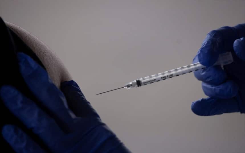 Εμβολιασμοί: Έρχονται κυρώσεις το Φθινόπωρο για αρνητές υγειονομικούς