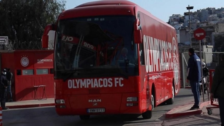 Ολυμπιακός – Ατρόμητος: Η άφιξη των Πειραιωτών στο «Γ. Καραϊσκάκης» (vid)