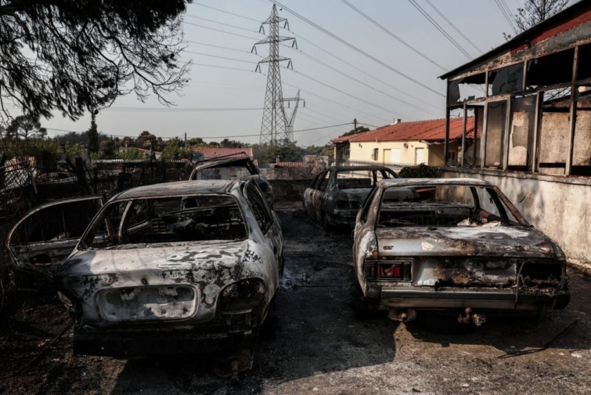Φωτιά στη Βαρυμπόμπη: Η καταστροφή μέσα από συγκλονιστικές εικόνες!
