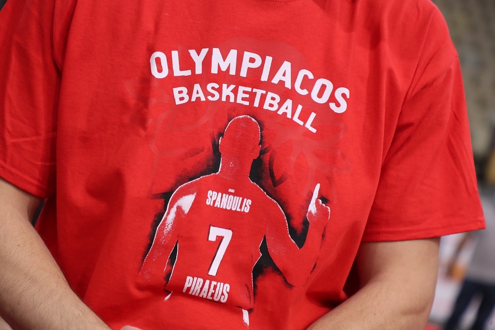 Με μπλουζάκια… Σπανούλη, οι παίκτες του Ολυμπιακού! (pics)