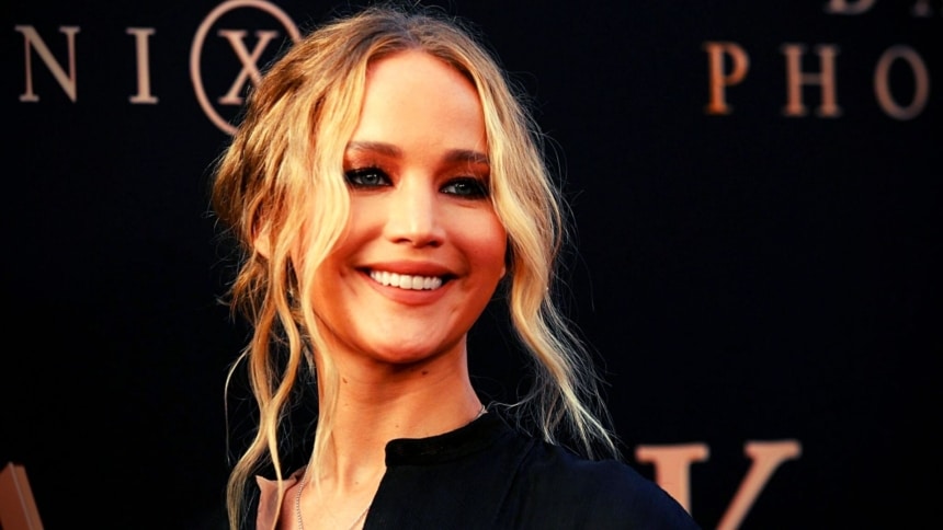 Έγκυος η Jennifer Lawrence – Οι πρώτες φωτογραφίες με φουσκωμένη κοιλίτσα!