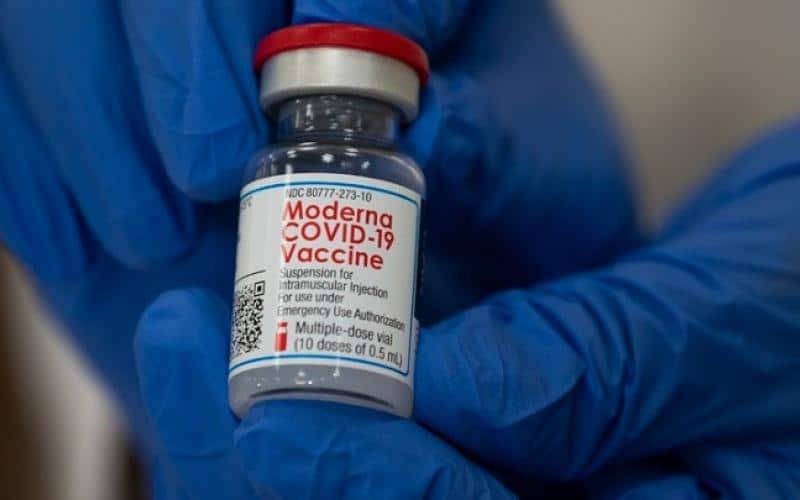 Moderna: Μονοδοσικό εμβόλιο για τρίτη δόση κορωνοϊού & γρίπη!
