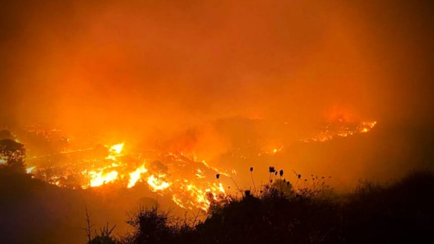 Φωτιά σε δασική έκταση στα νεόκτιστα Ασπροπύργου – Δεν απειλεί κατοικημένη περιοχή
