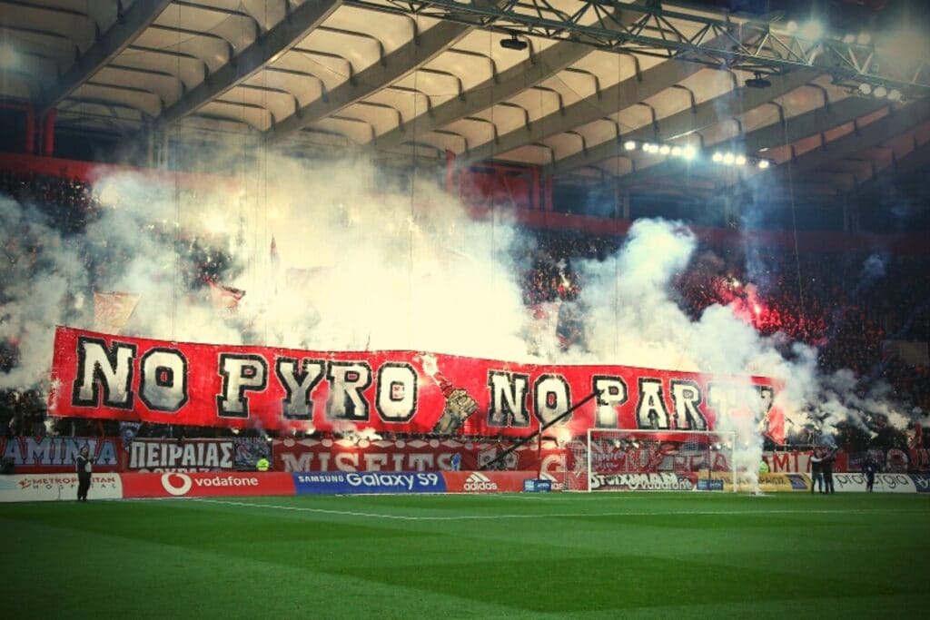 Το «Pyro Shows» επιστρέφει: Η UEFA ετοιμάζεται να επιτρέψει τα καπνογόνα στις διοργανώσεις της!
