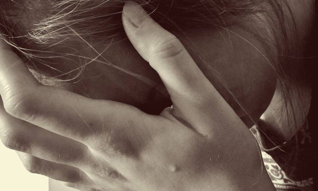Σοκαριστική καταγγελία: Βιασμός 31χρονης από ληστές μπροστά στα παιδιά της!
