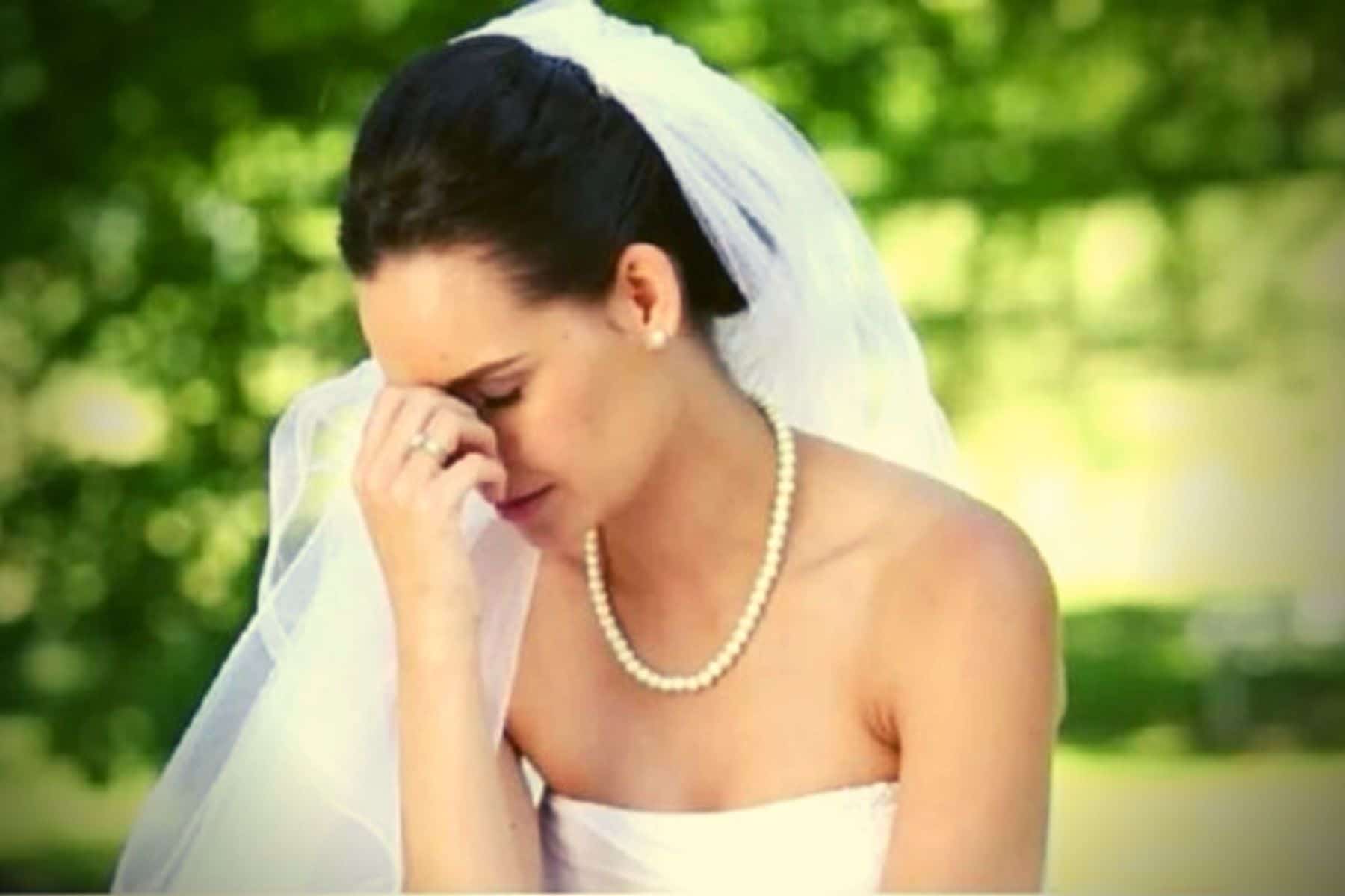 Невеста 24 года. Невесты. Невеста в слезах. Свадьба девушек. Невеста плачет.