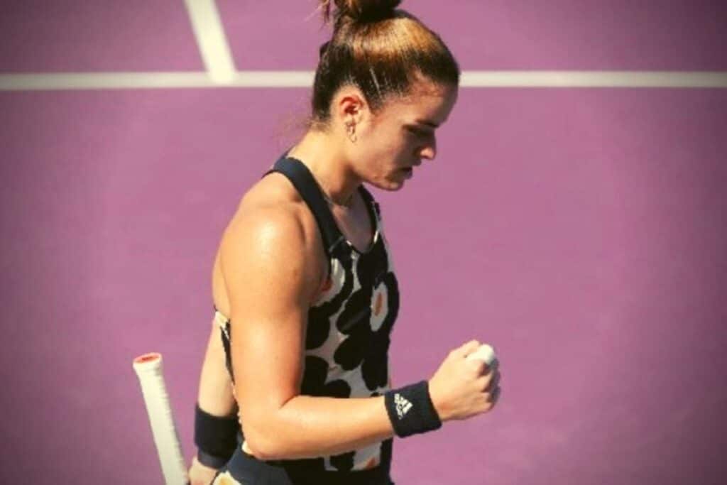Τρομερή Σάκκαρη, πέρασε στα ημιτελικά του WTA Finals – Νίκησε 2-1 την Αρίνα Σαμπαλένκα!