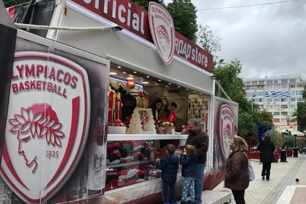 Το Official Olympiacos BC Road Store στο Christmas Village!