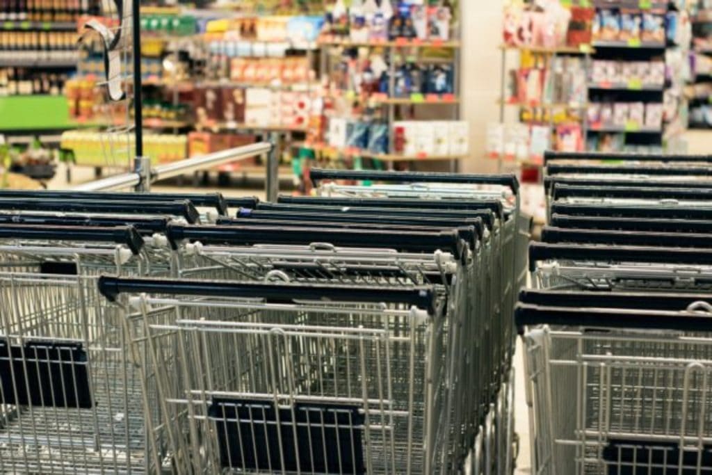 Επικαιρότητα – Τελευταία ψώνια: Τι ώρα κλείνουν εμπορικά καταστήματα και σούπερ μάρκετ