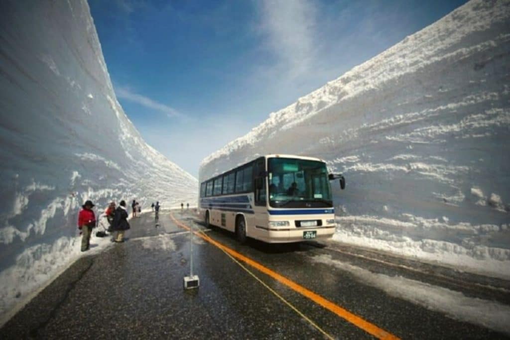 Δείτε πως καθαρίζουν χιόνια στην Ιαπωνία