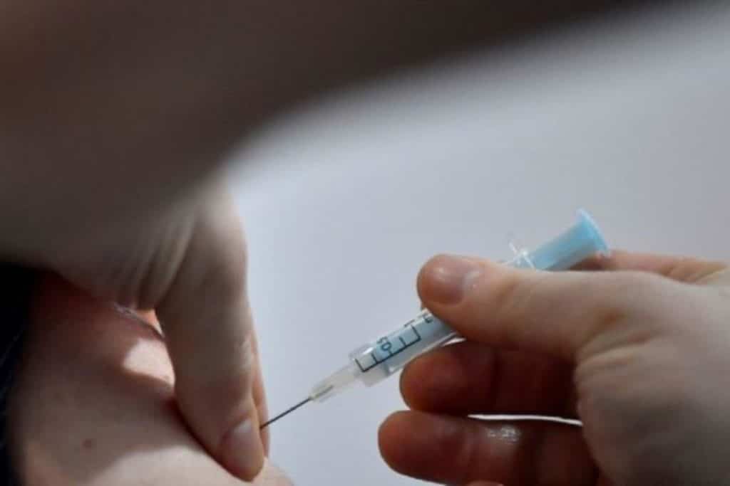 Κορωνοϊός: Πόσο φθίνει η αποτελεσματικότητα των εμβολίων με την πάροδο του χρόνου