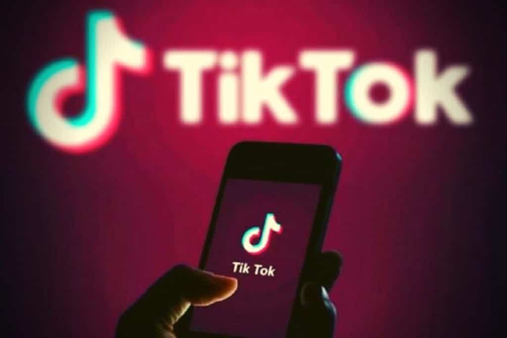 TikTok: Εξετάζει περιορισμούς για την πρόσβαση ανηλίκων σε ακατάλληλο περιεχόμενο