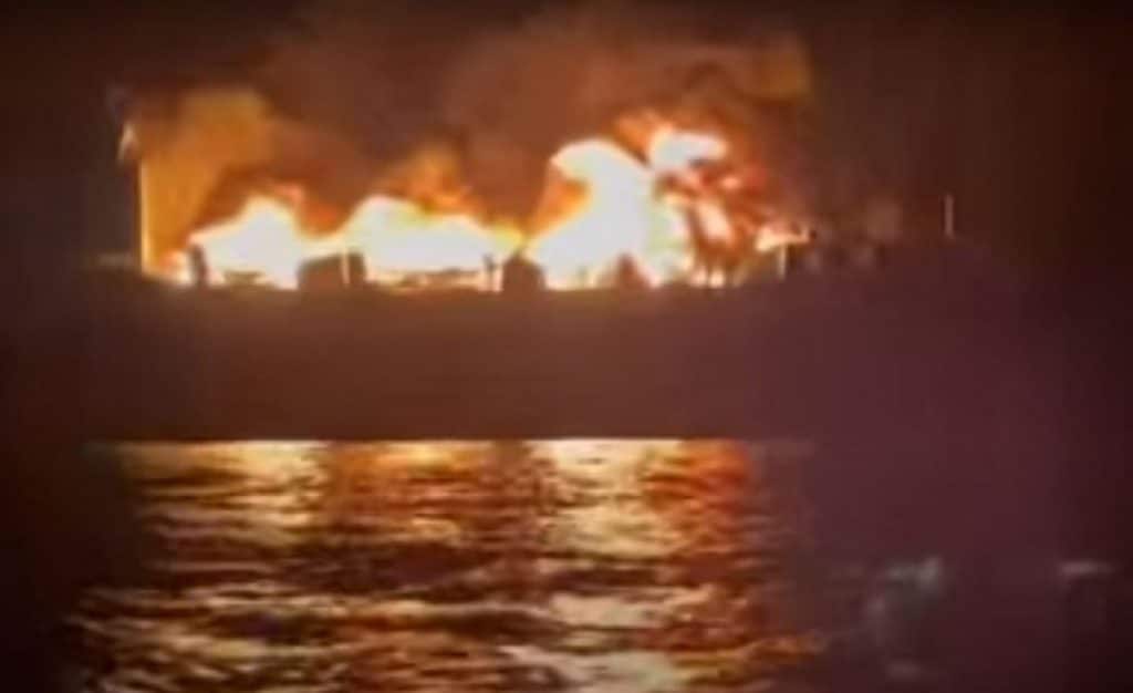 Φωτιά σε επιβατηγό πλοίο: Σε εξέλιξη γιγαντιαία επιχείρηση διάσωσης