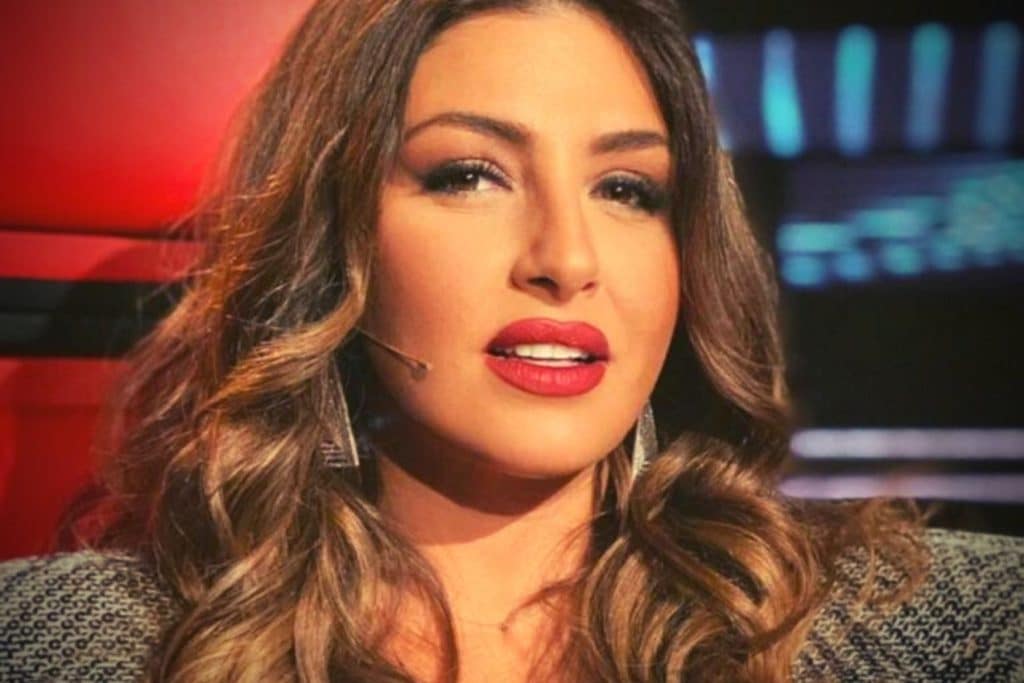 «Βόμβα» Έλενας Παπαρίζου για την τραγουδίστρια που την αντικαθιστά: Μένει εκτός «The Voice»;
