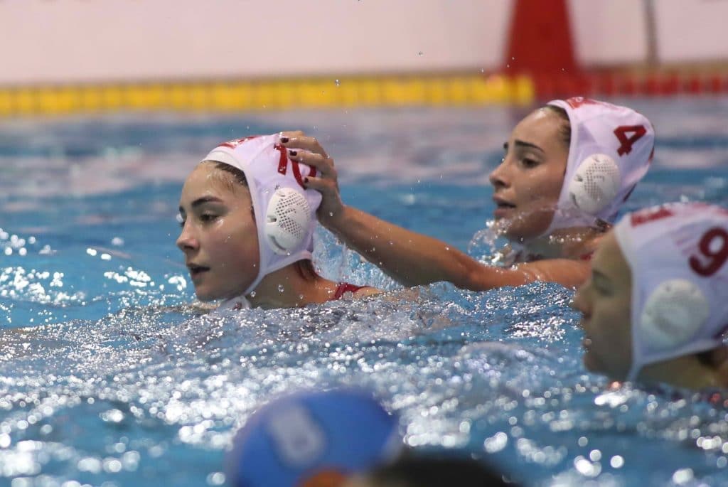 Ολυμπιακός | Πόλο Γυναικών: Παρών ο Παυλίδης στο ματς με τη Ντουναϊσβάρος!