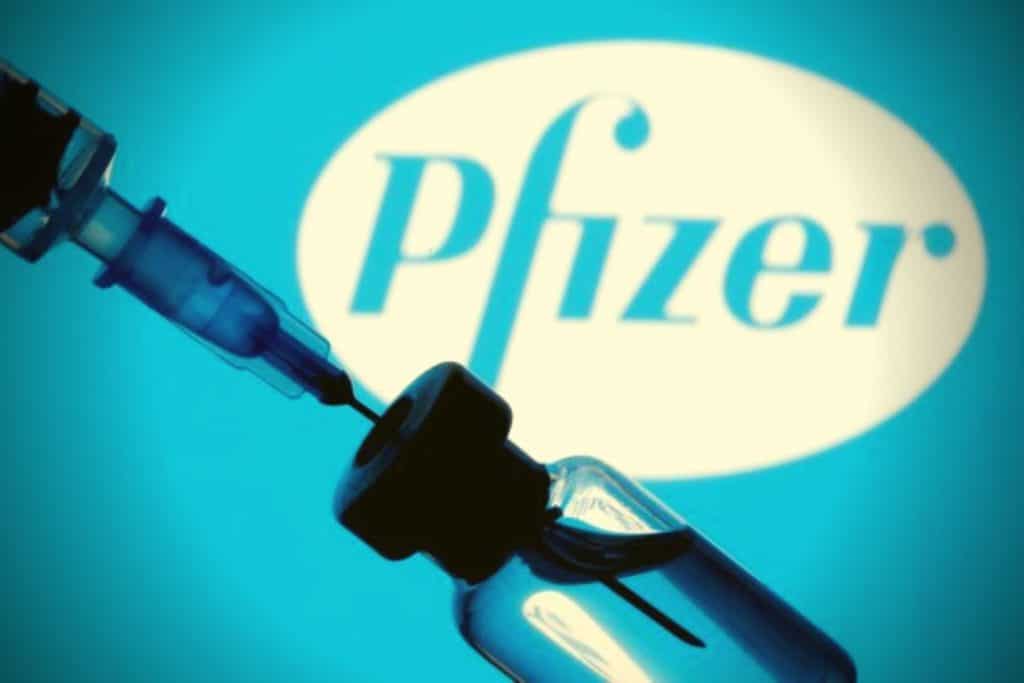Κοροναϊός: Πόσο προστατεύει τους άνω των 60 από την «Όμικρον» η τέταρτη δόση με Pfizer