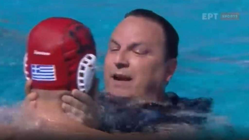 Εθνική Ελλάδος: Βούτηξε στην πισίνα ο Βλάχος (vid)