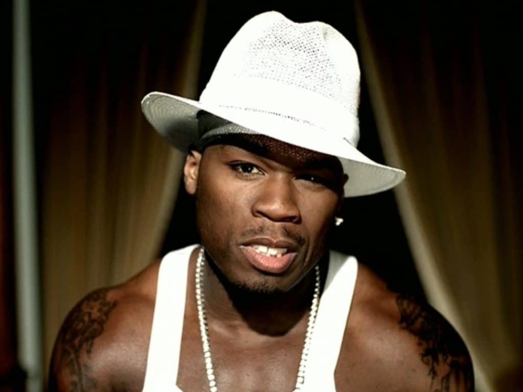 Έξαλλος ο 50 Cent: Πέταξε το μικρόφωνο στο κοινό και τραυμάτισε γυναίκα στο κεφάλι (vid)