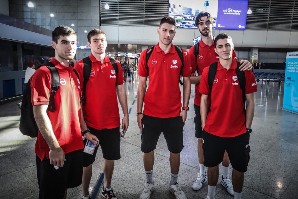 Αναχώρησε για Τουρκία η ομάδα μπάσκετ (pics)