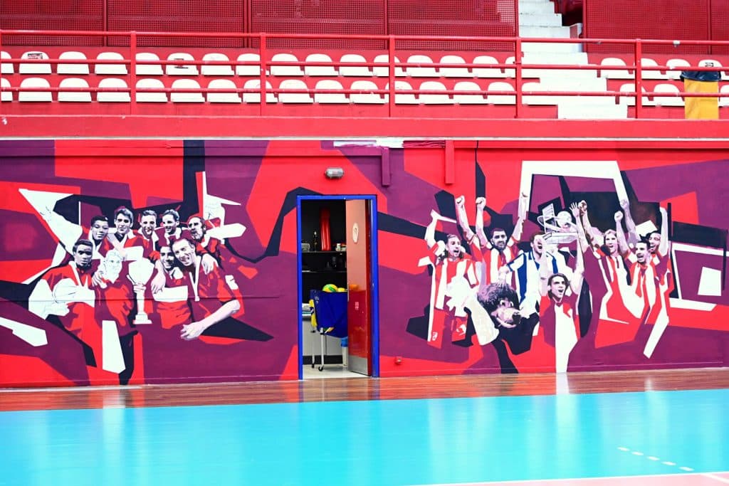 Ολυμπιακός: Συναρπάζουν οι ΕΝΤΥΠΩΣΙΑΚΕΣ τοιχογραφίες στο Ρέντη! (pics)