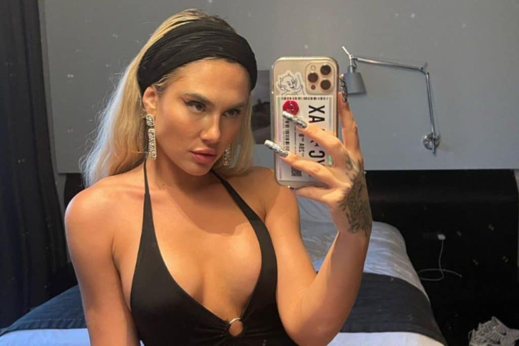 «Ξεσάλωσε» γνωστή Ελληνίδα τραγουδίστρια: Έδειξε κατά λάθος γυμνό το στήθος της στο Instagram (pic)