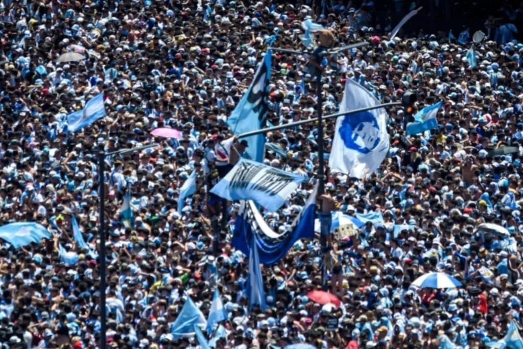 «Μαγικές» εικόνες – 4 εκατ. Αργεντινοί στους δρόμους αποθέωσαν τους πρωταθλητές κόσμου (vids)