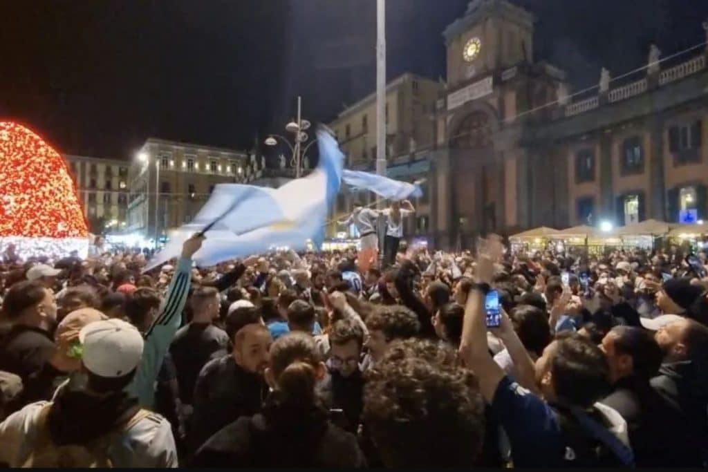 «Κάηκε» η Νάπολη – Πανηγυρισμοί για τη νίκη της Αργεντινής (vid)