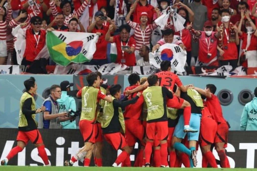 Απίθανα πράγματα! Νίκησε η Νότια Κορέα (2-1) την Πορτογαλία και άφησε έξω… την Ουρουγουάη!