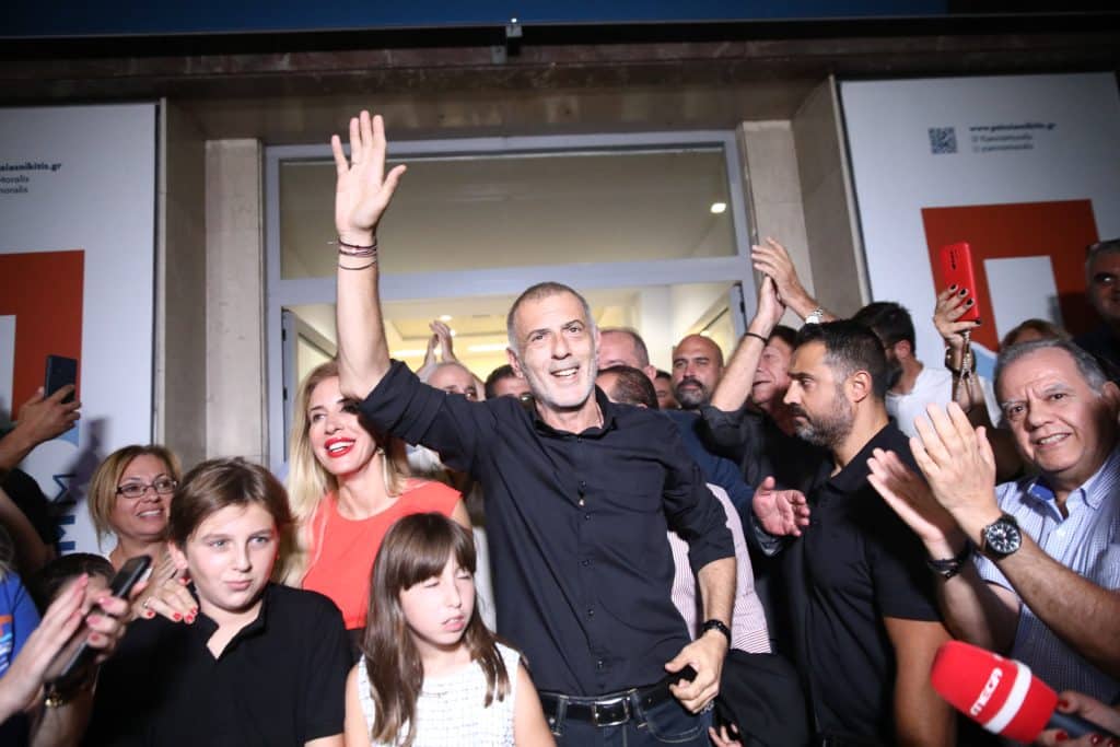 Σαρωτική νίκη Μώραλη – Με 70% παραμένει δήμαρχος Πειραιά