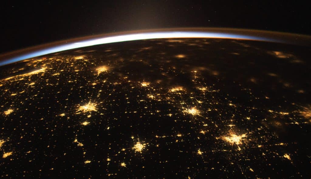 Πρωτοχρονιά 2024: Μαγικές εικόνες της NASA από το το διάστημα – Έλαμψε η Γη