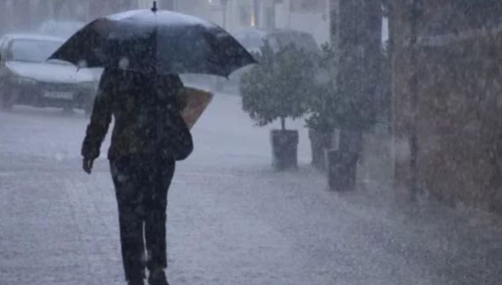 Καιρός: Συνεχίζουν οι βροχοπτώσεις, βελτίωση στην Αθήνα