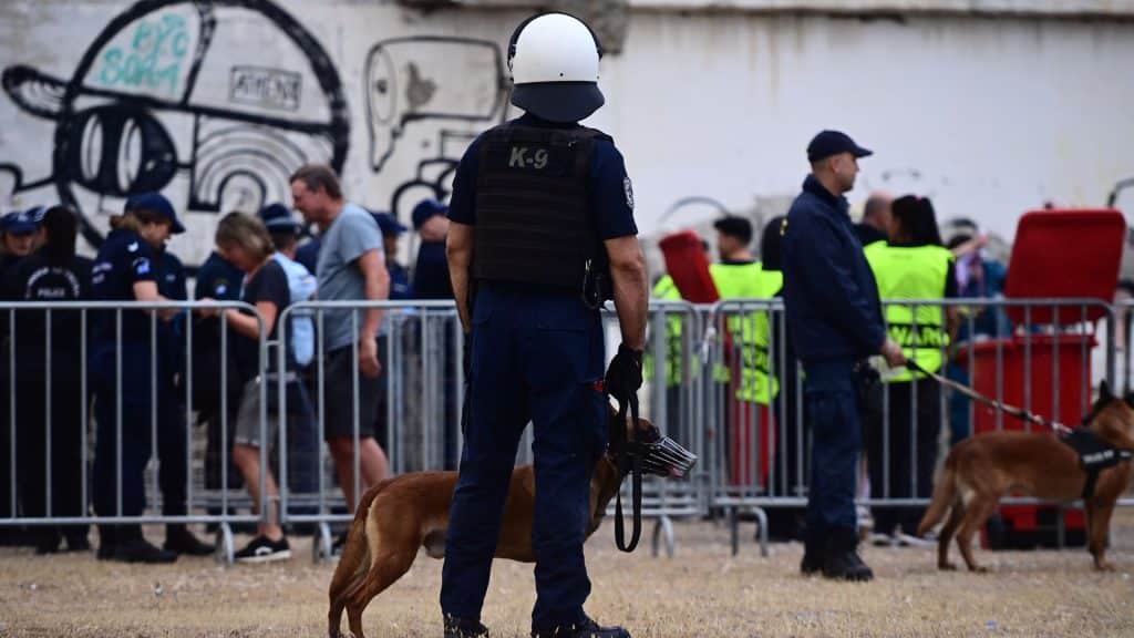 Ολυμπιακός – Άστον Βίλα: Αυξημένα μέτρα ασφαλείας, με σκυλιά η ΕΛΑΣ στο Καραϊσκάκη! (photos)